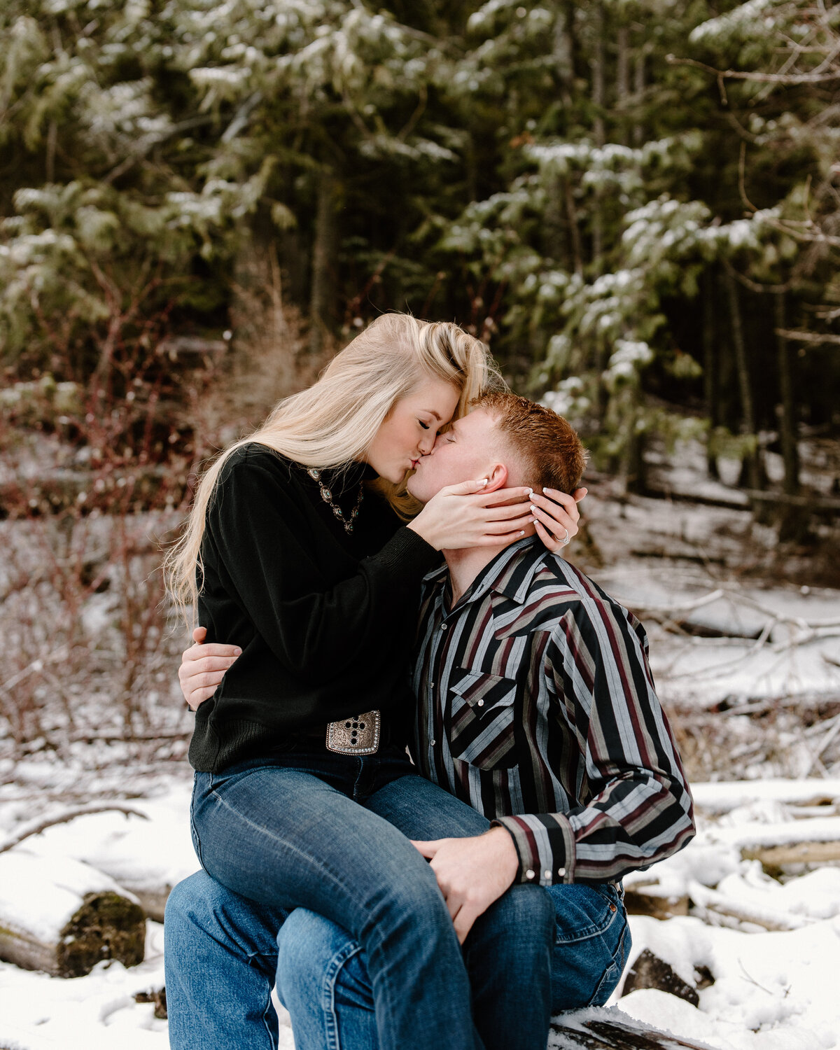 alpine_lake_winter_engagement_session_02