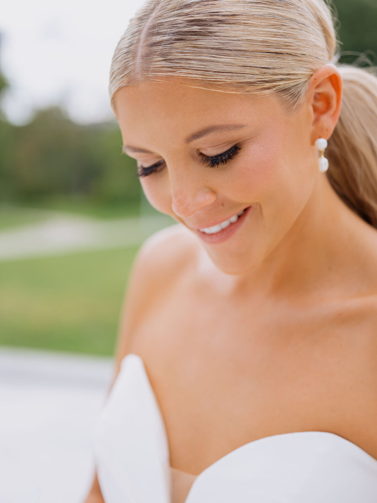 Bride's timeless look for her Windows on the River weddiing