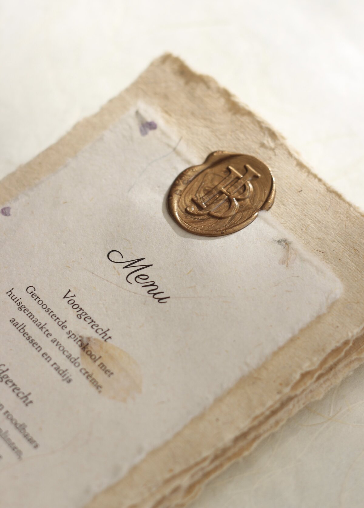 21b4c5b8f40153180c5dd0e09018d323