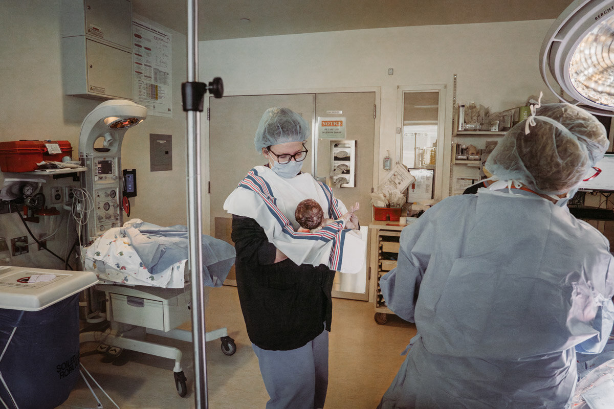 cesarean-birth-photography-natalie-broders-c-021