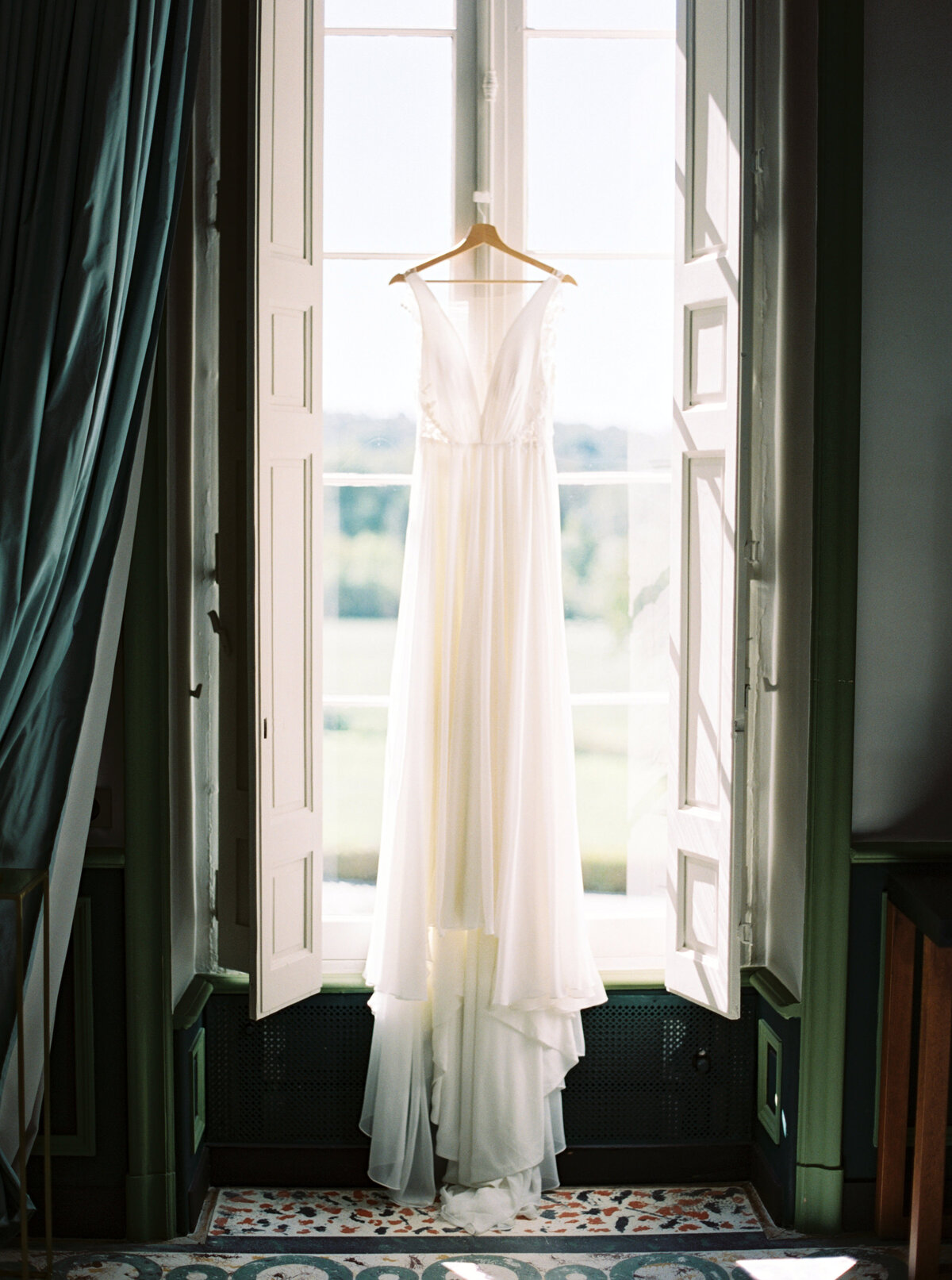 Wedding photography at Chateau Martinay in Provence, France - 9