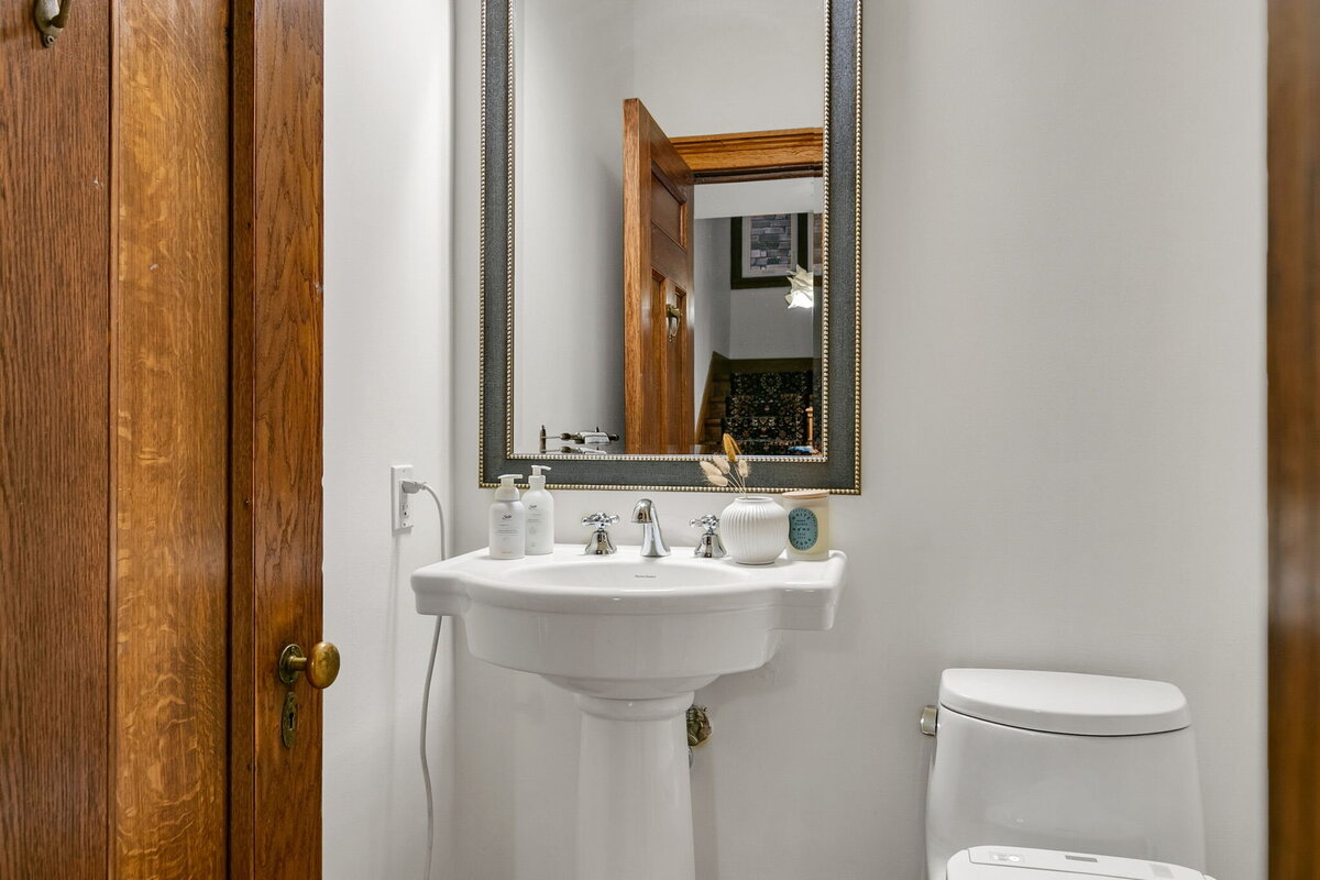 29-web-or-mls-20_001_Powder Room