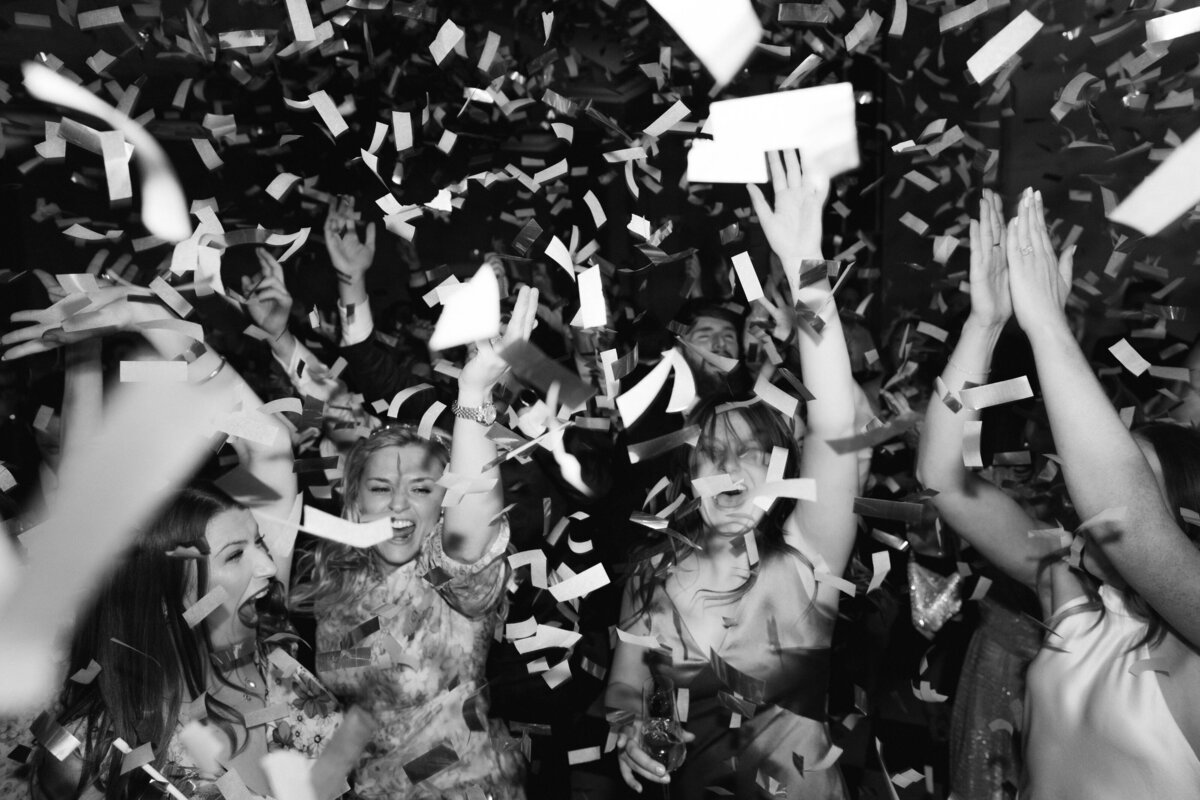 021-REVISED-006EW-ARTISTS-FAVORITES-FINAL220528-770 HD