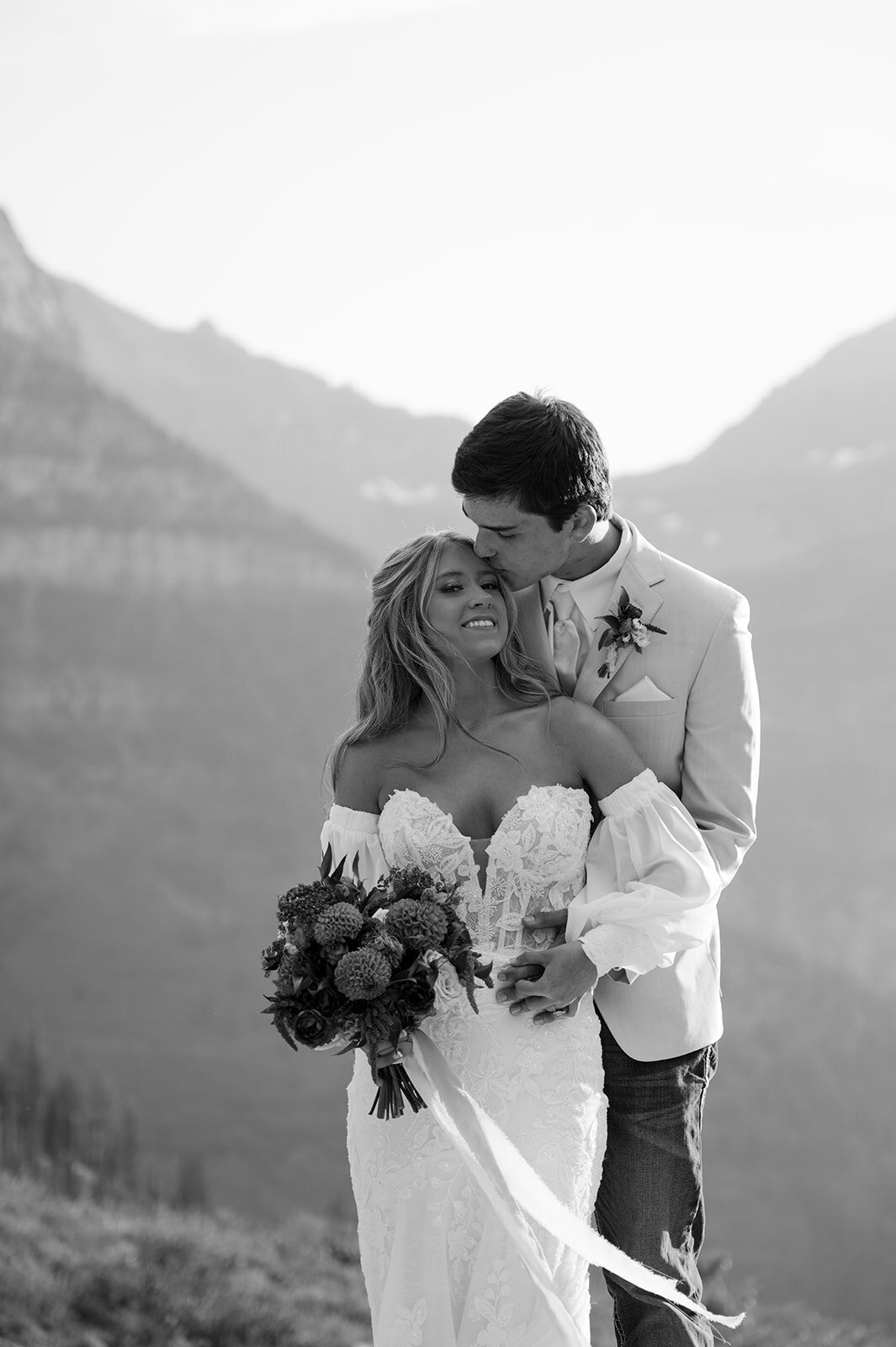 presley-gray-photo-glacier-national-park-elopement-7503
