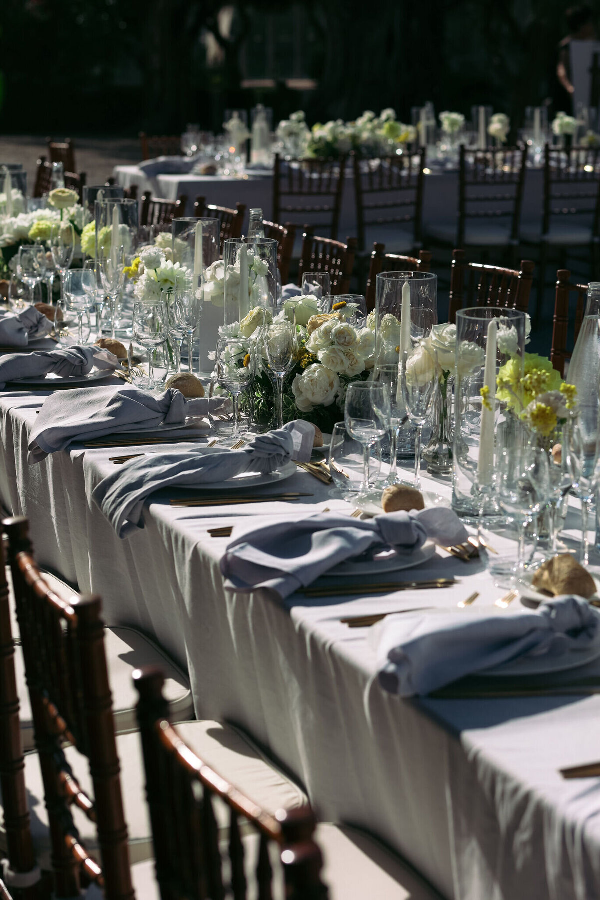 wedding-table-delicate-and-minimal-decoration2