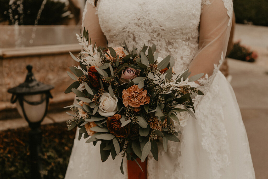 Beautiful earthy toned bridal bouquet