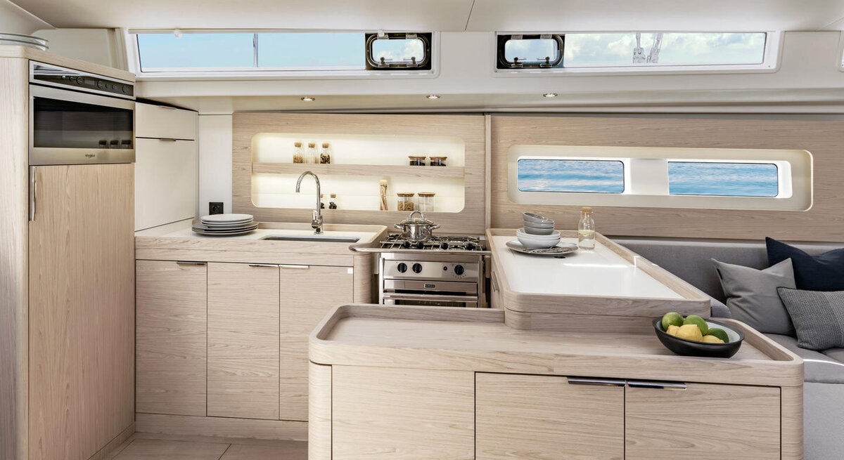 beneteau-oceanis-yacht-54-interior-3