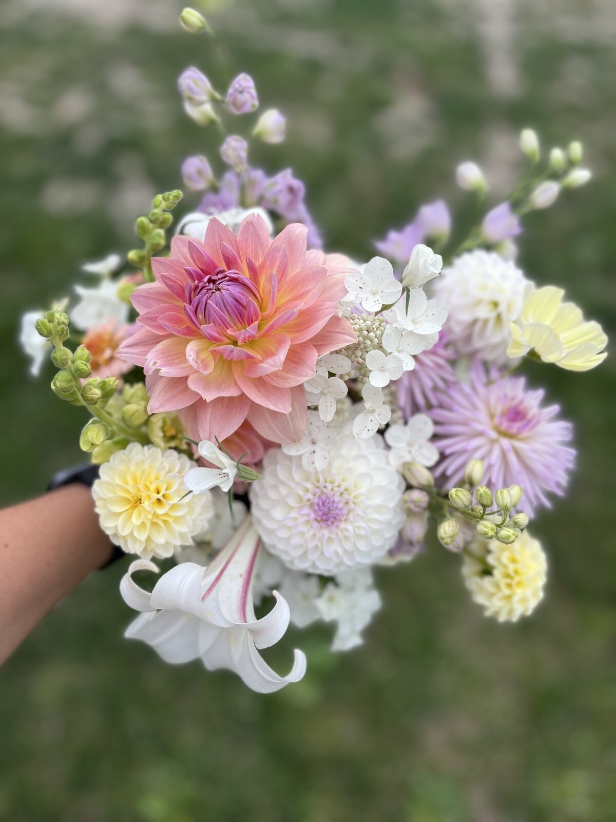 fall bridal bouquet light pastels