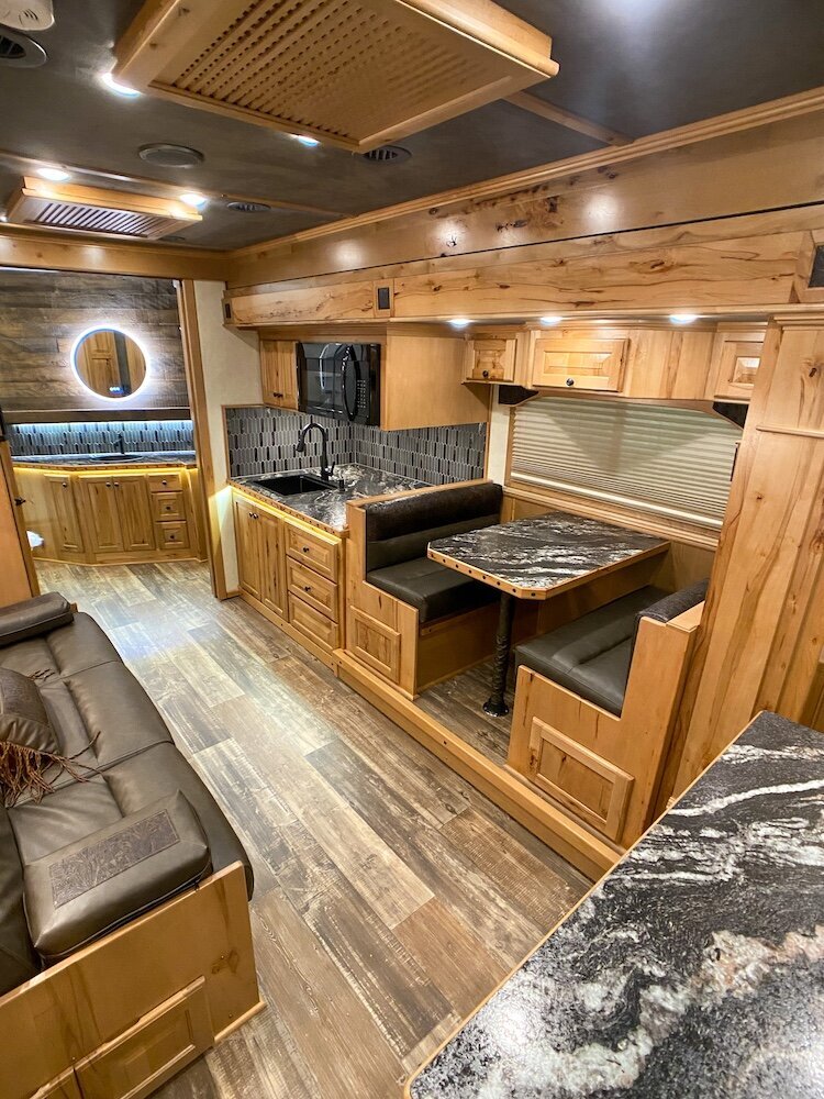 luxury-living-quarter-horse-trailers-trail-boss-conversions-living-areas-9