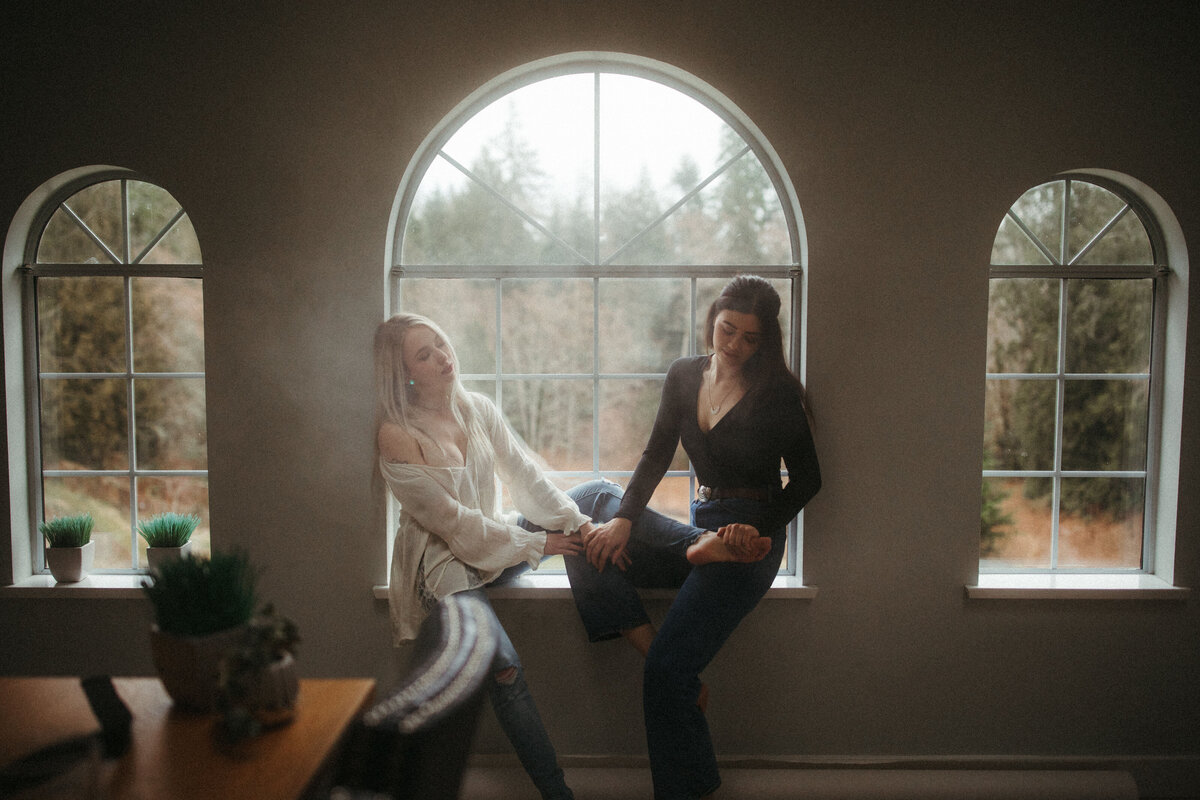 intimate-in-home-lgbtq-couple-bestfriend-portraits-lowres-2