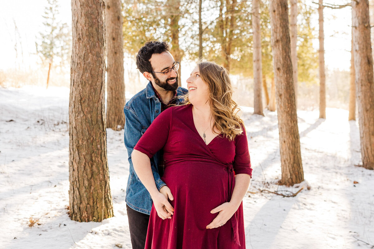 Milwaukee based photographer, Milwaukee wedding photographer, wisconsin photographer, Meredith Mutza Photography, Maternity Photography, Maternity photoshoot, New parents, Milwaukee maternity photographer,  Winter maternity photos,  Winter maternity portraits