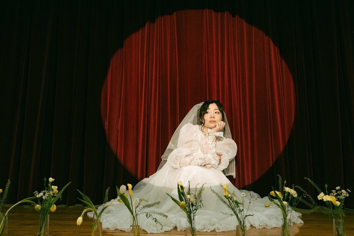 vintage-glamorours-spring-bride