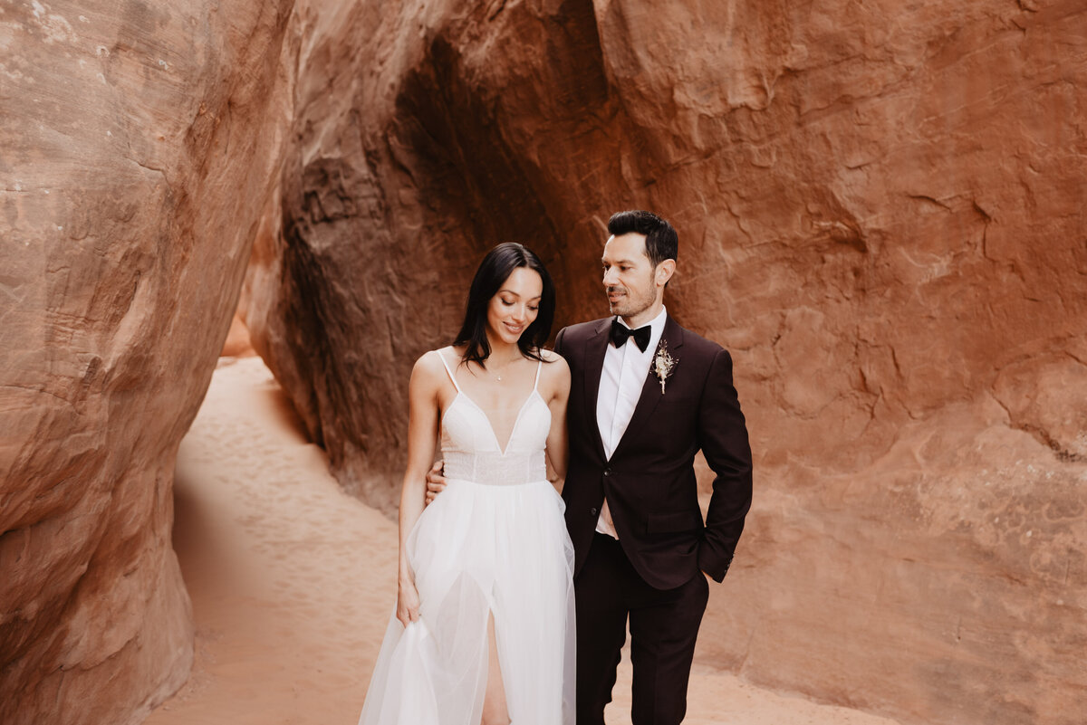 Utah elopement photographer captures groom looking at bride