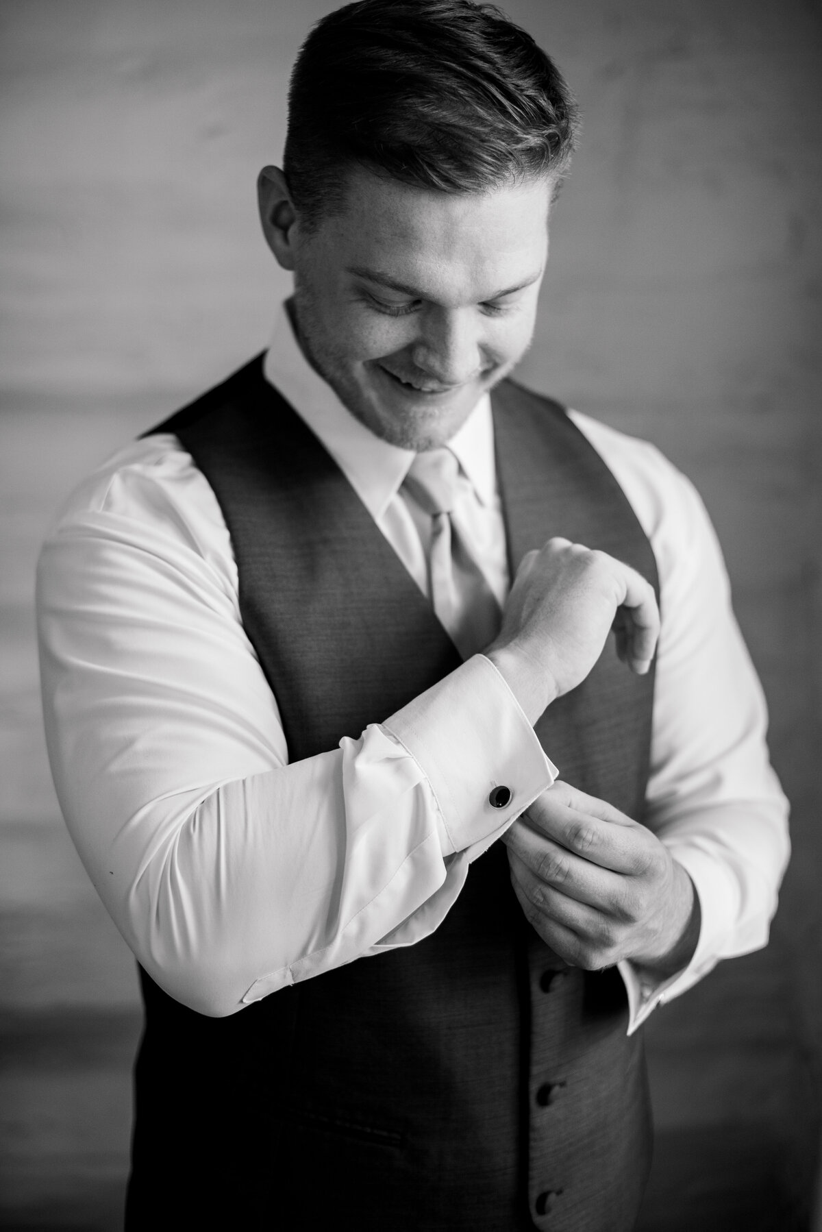 groom-getting-ready