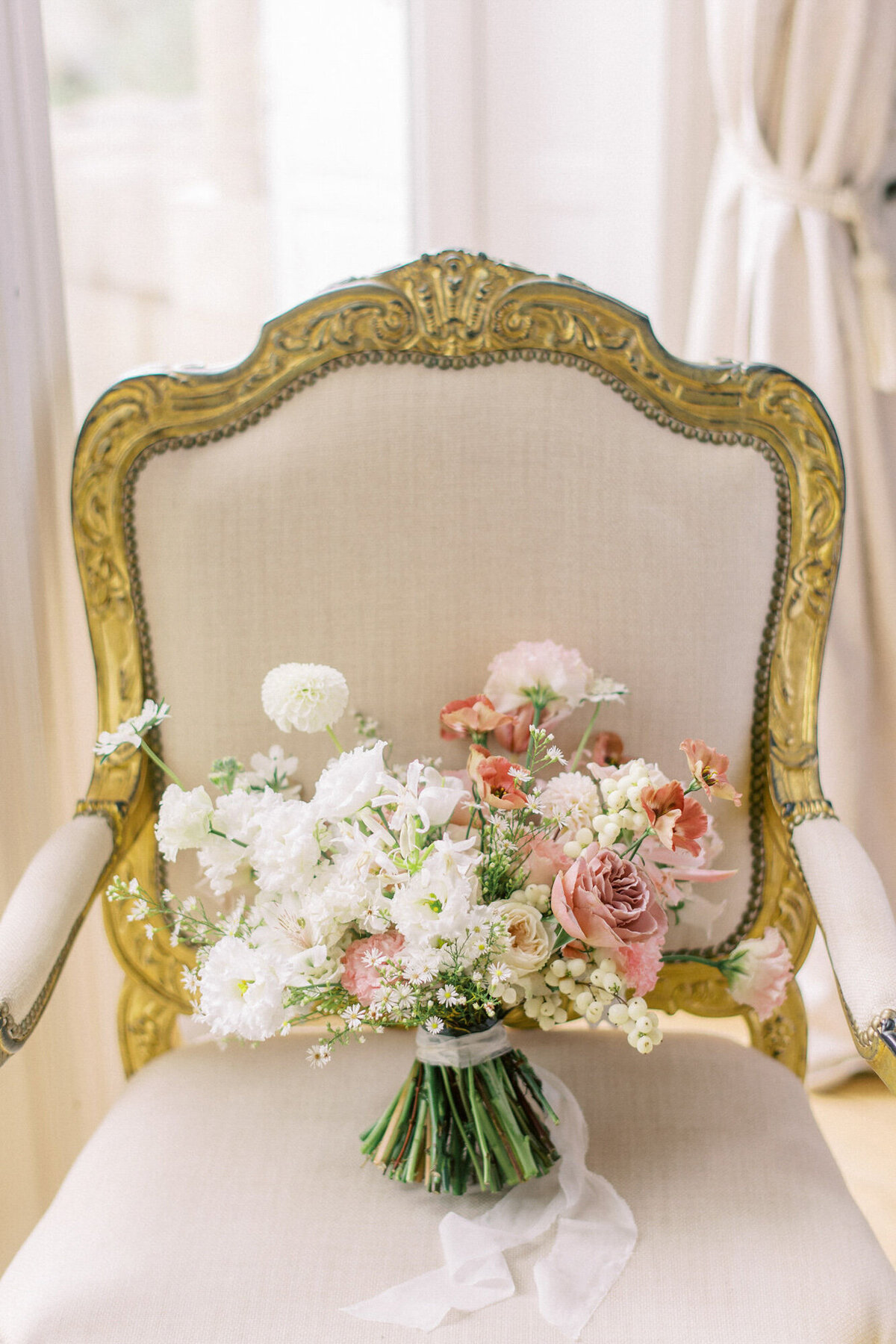 Maïlys Fortune Photography Husband Wife Wedding Weddings Photography France Switzerland Italy Timeless Dreamy Imagery Bilingual French English Destination Weddings Destination Wedding Provence French Riviera Paris Lake Como Tuscany35
