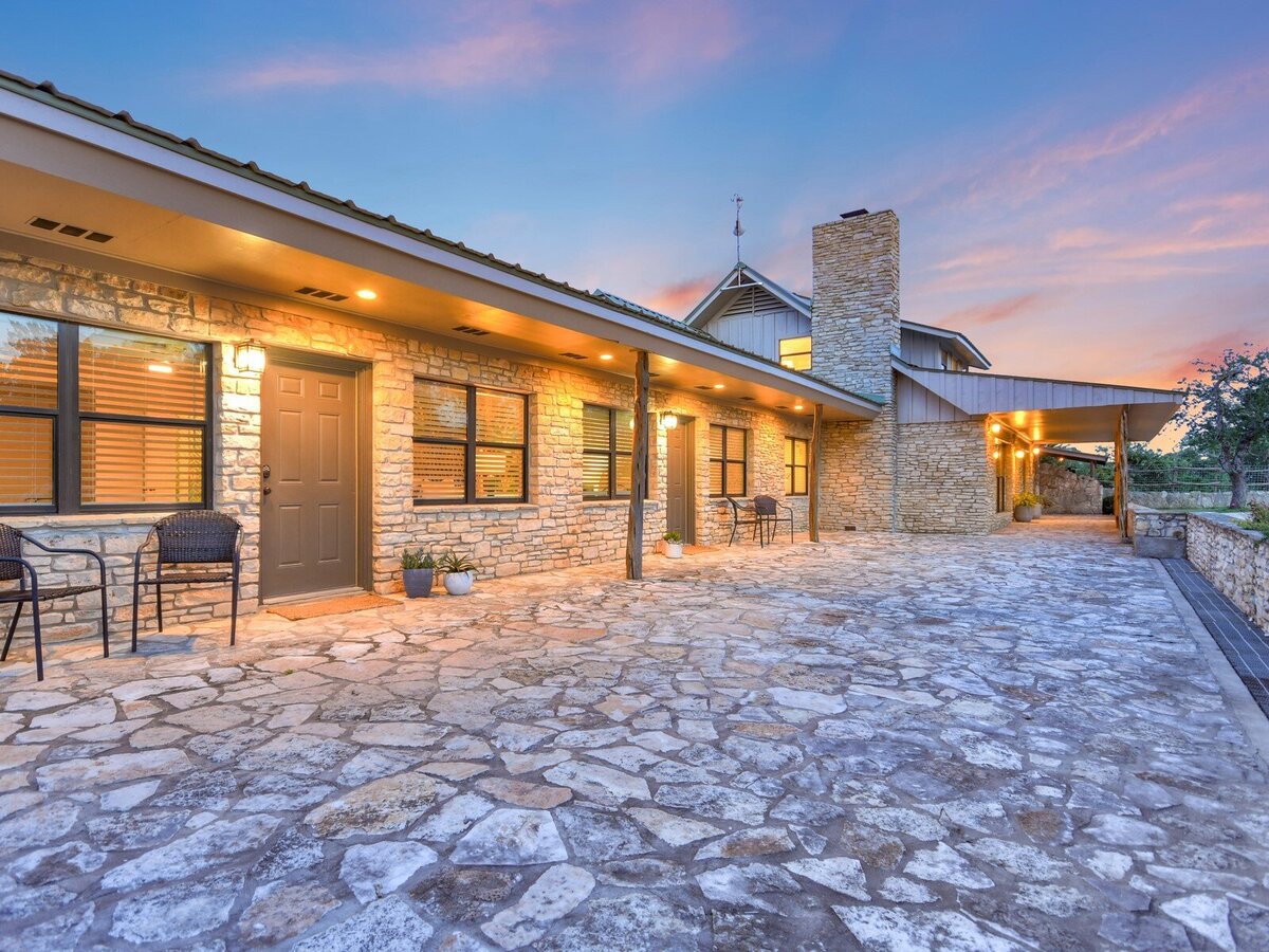 Front patio of short term rental home in Texas