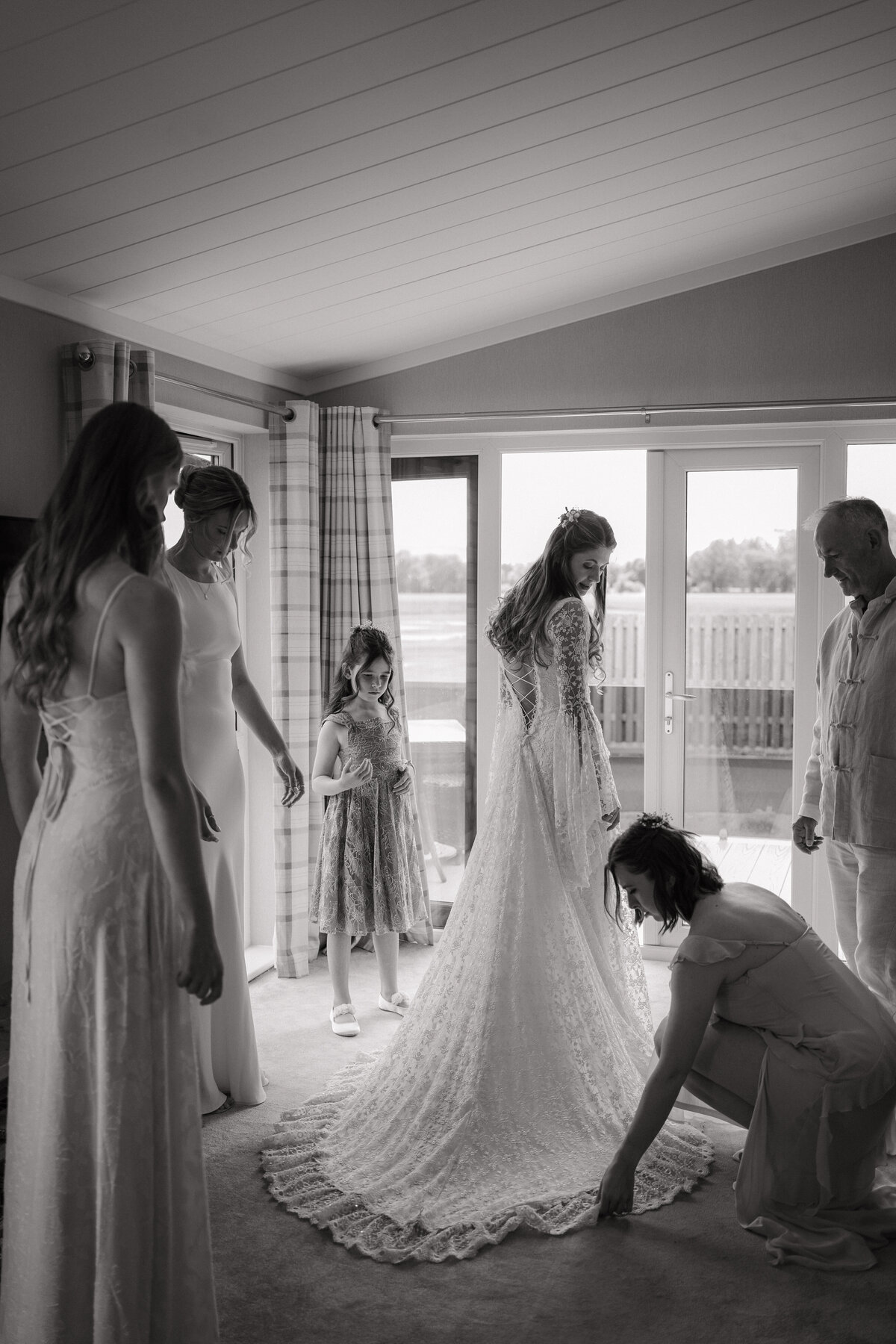 caitlin-and-mike_ruthven-wedding-scotland_elee-smith-photo-11