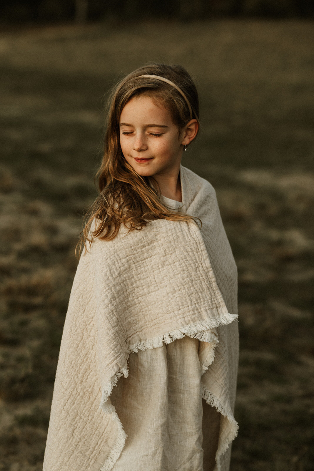 Gezinsfotografie in Nijlen tijdens golden hour – pure, spontane momenten vastgelegd in de heide.