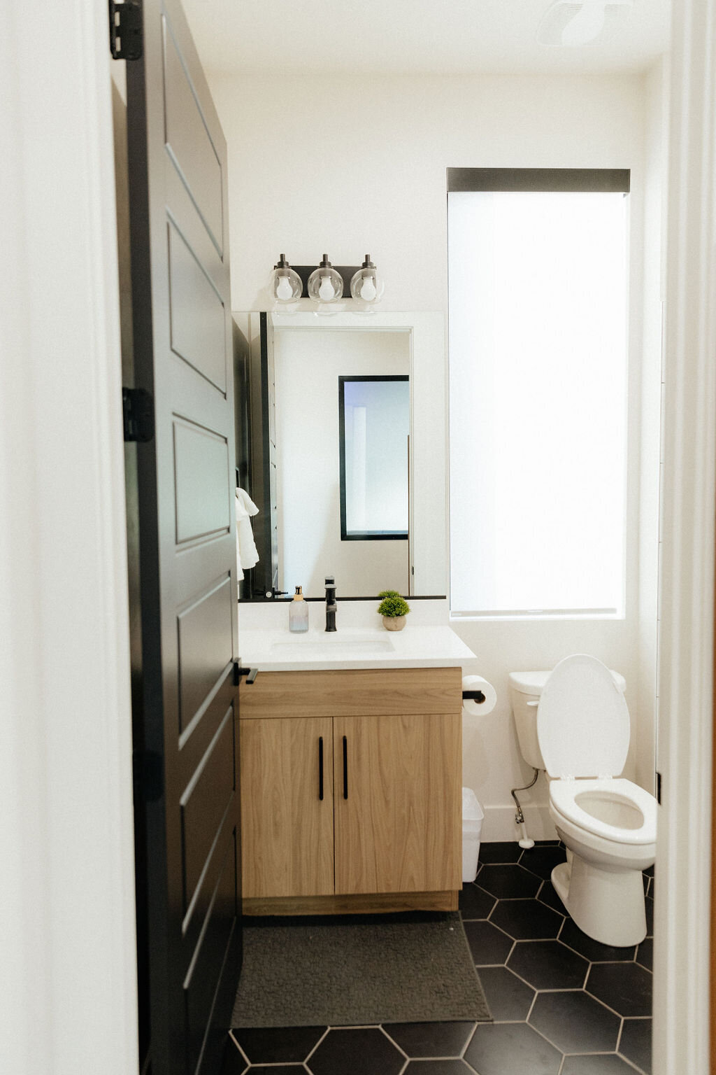 Beezah_FrankiesPlace_ALL-116