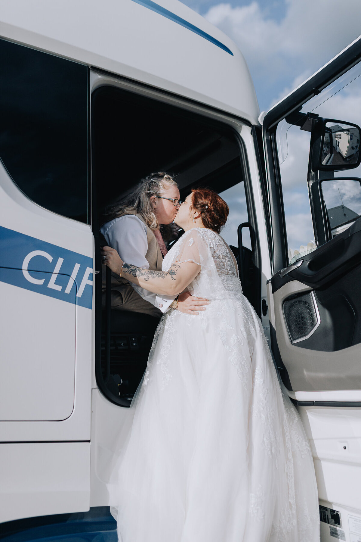 ApplewoodHallLGBTQWedding-46