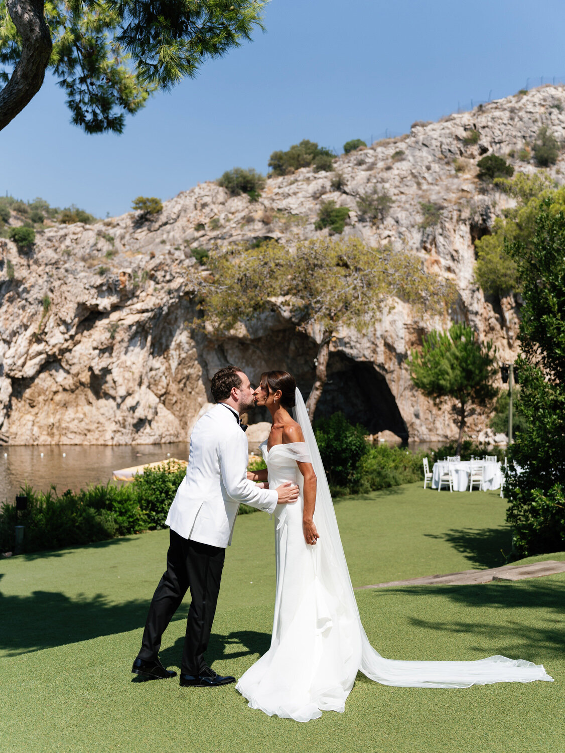 Black-Tie-Wedding-at-Four-Seasons-and-Vouliagmeni-Lake-008