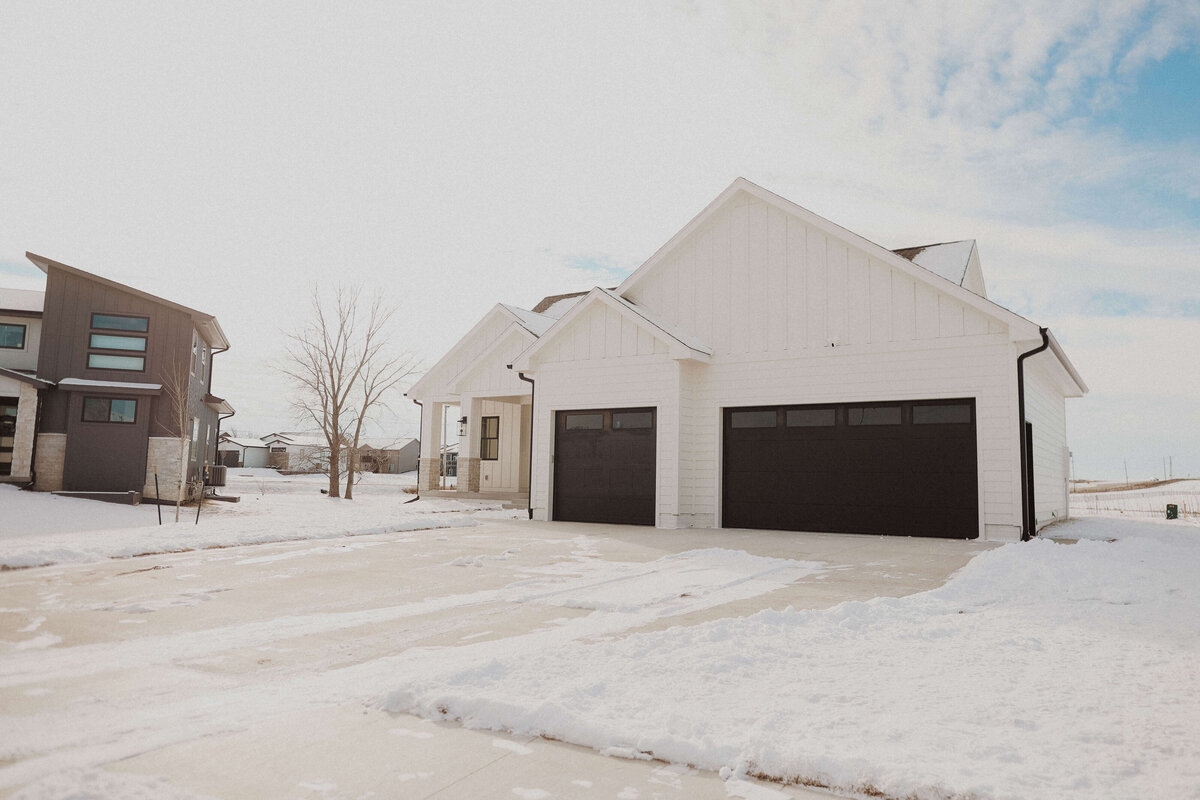 2802-Exterior-Grimes-Central-Iowa-Custom-Home-JRL-Builders-3F1A0287