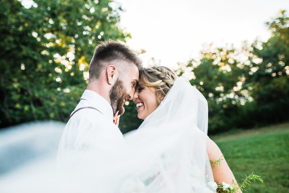 Amber Lowe Photo Wedding Photographer serving Knoxville, Maryville, Chattanooga, and Sevierville