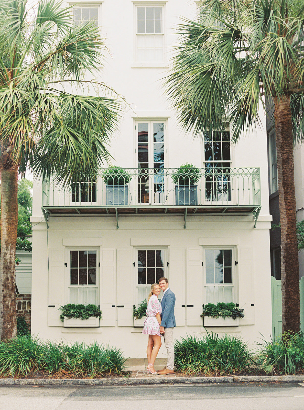 FILM_downtown_spring_charleston_engagement_battery_rainbow_row_palm_trees_kailee_dimeglio_photography-108_websize