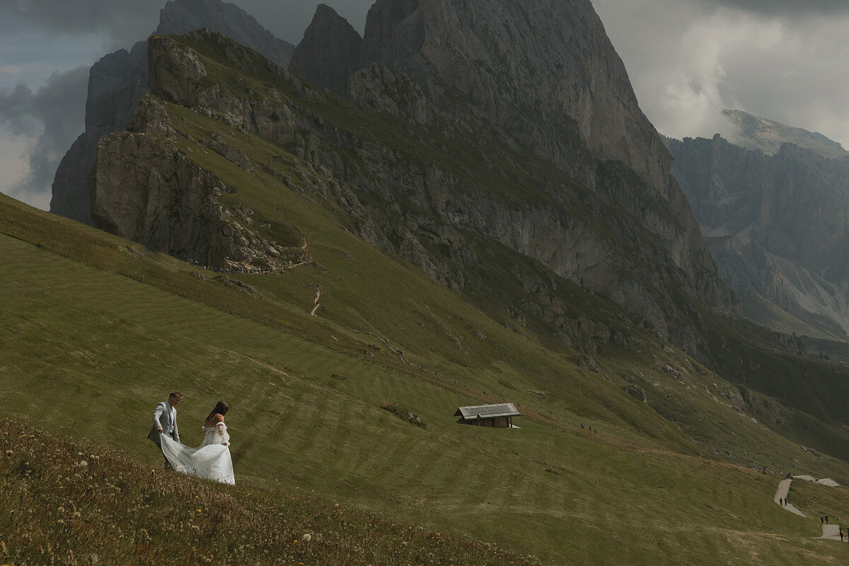 destination-wedding-elopement-photographer-italy-dolomites-seceda-documentary-tanya-davids-photo-film-9