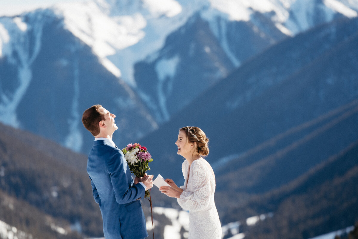 Sam-Murch-Photography-Ouray-Winter-Elopement-with-dog-42