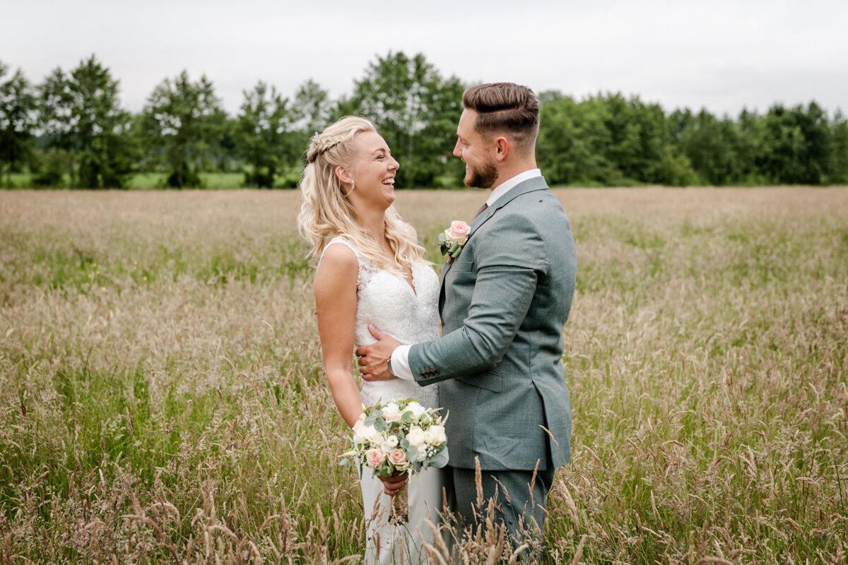 Trouwen in Jeltingahuis Buitenpost, trouwen in Achtkarspelen, bruidsfotograaf, trouwfotograaf (23)