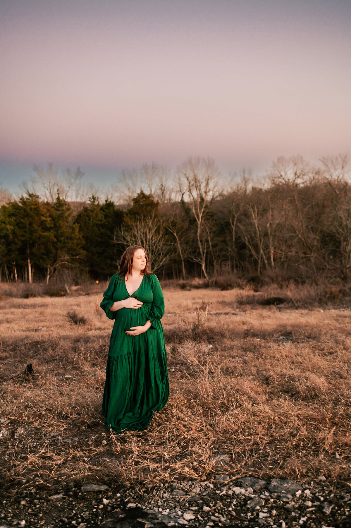 Springfield Mo maternity photography of pregnant mom looking at the sunset in field