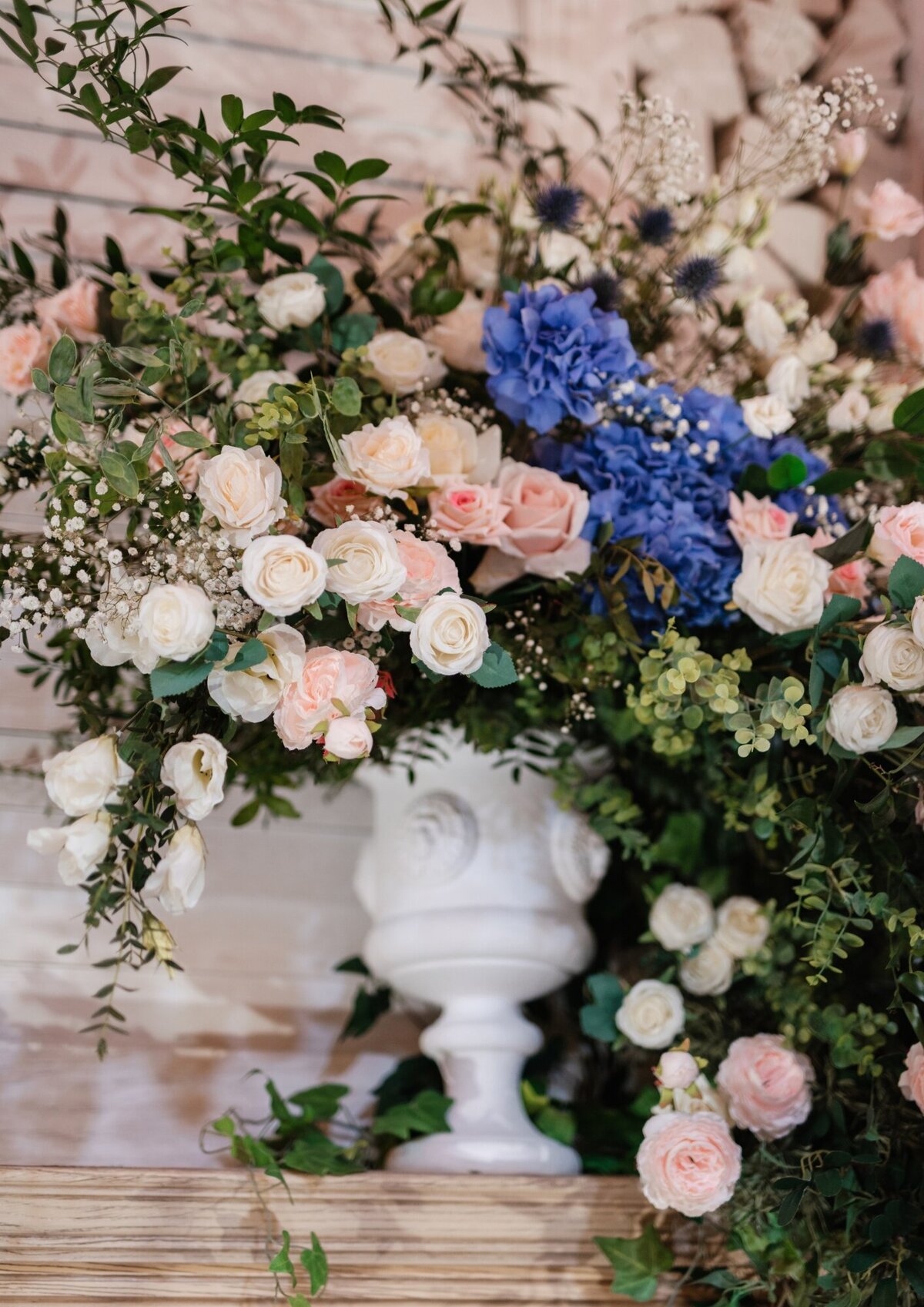 Wedding Ceremony Flfowers in Blue and white Vienna ÈCLAT Destination Weddings