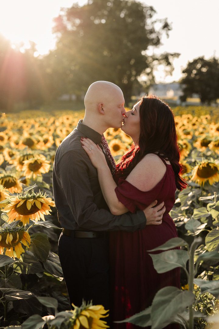 Engagement session in the sunflower field0013