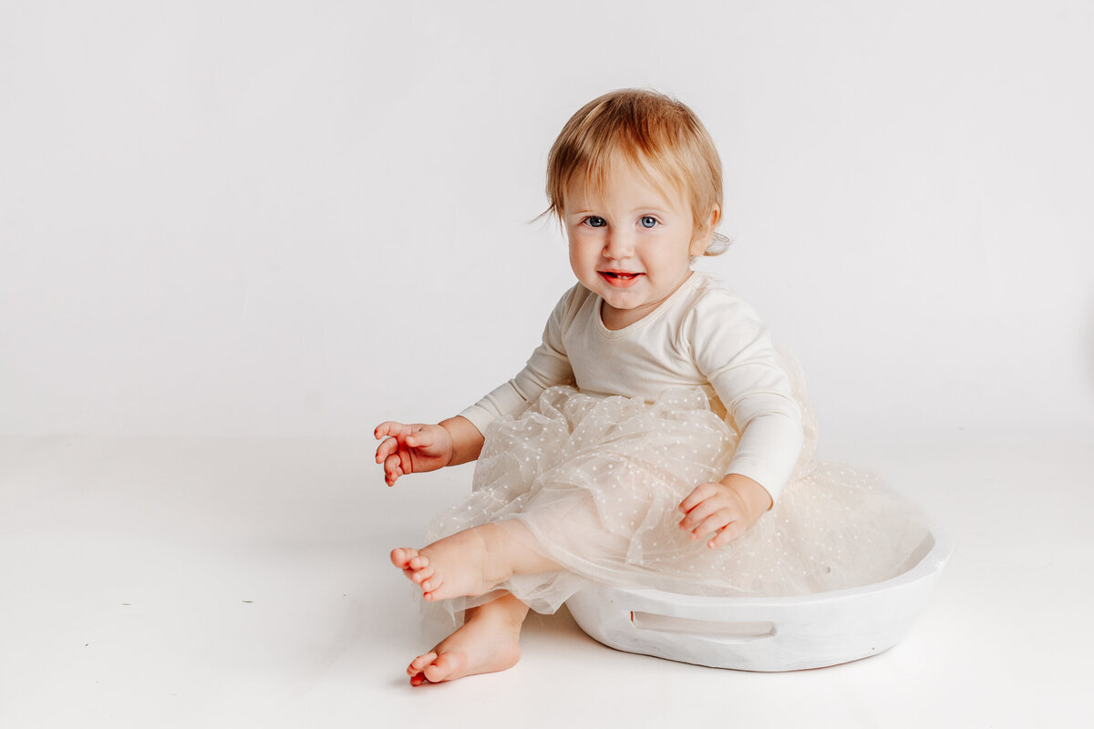 Chelsey-Kae-Photography-Guelph-Cake-Smash-Milestone-Session-2