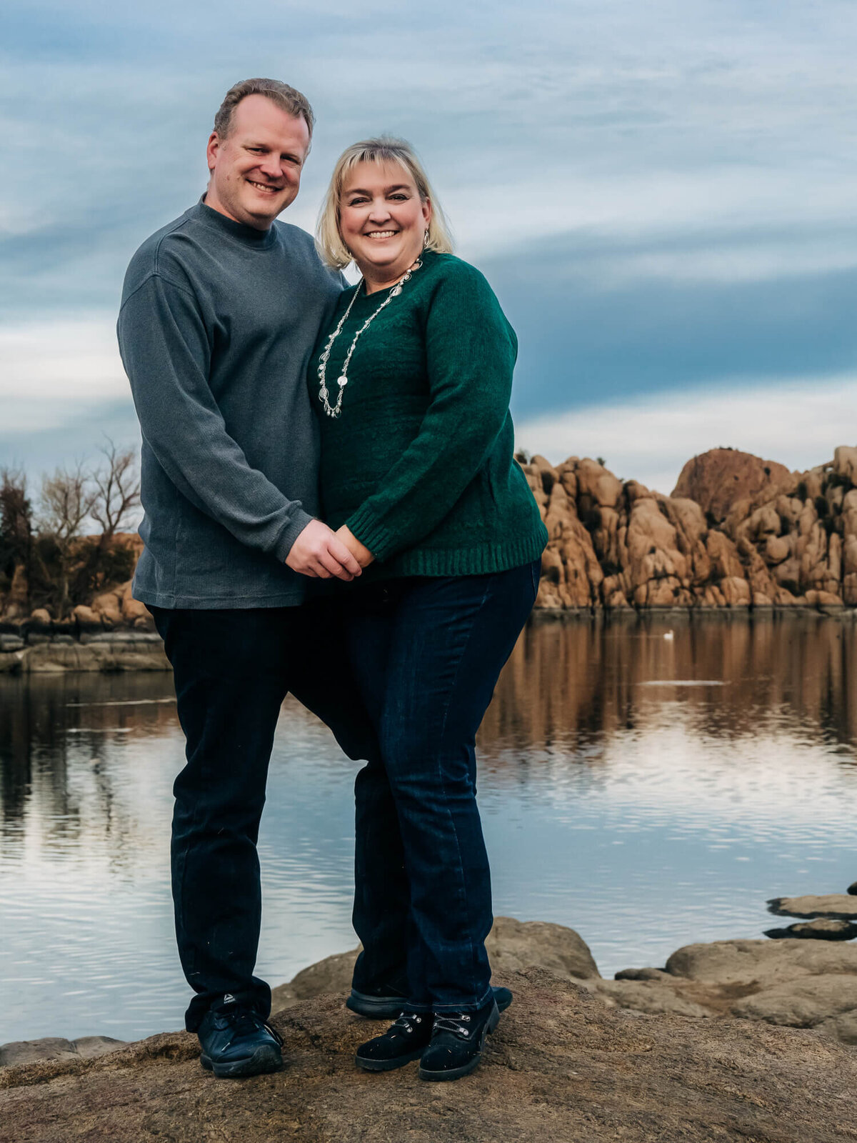 Couple holds hands in Prescott family photos at Watson Lake