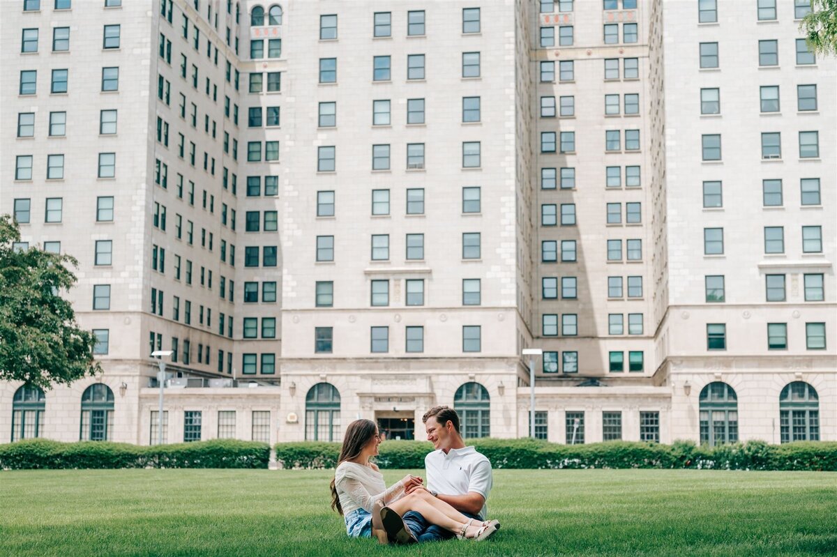DETROIT-WEDDING-PHOTOGRAPHER-CAPTURED-BY-KELSEY-DIA-ENGAGEMENT-SESSION-GM-108_websize