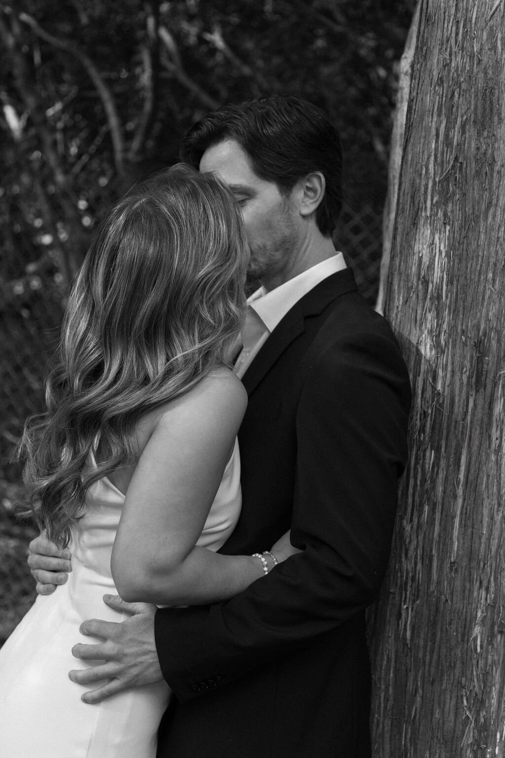 meredith-michel-photography-romantic-forest-kiss-engagement-richmond-va