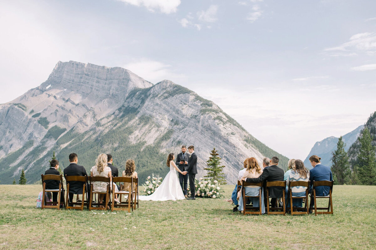 Intimate mountain wedding by Corrina Walker Photography, timeless and elegant wedding photographer in Calgary, Alberta. Featured on the Bronte Bride Vendor Guide.