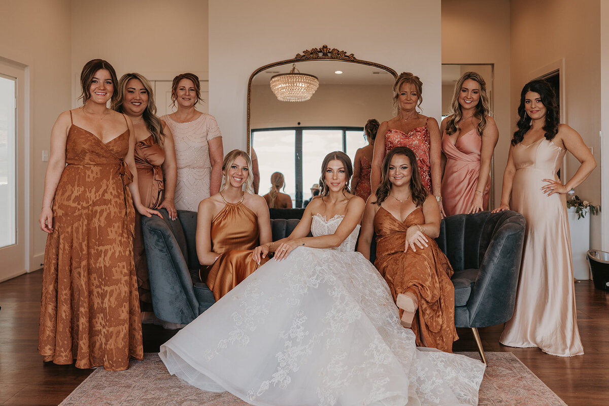 gatlinburg-tn-destination-wedding-venue-bridal-party-photo-ideas