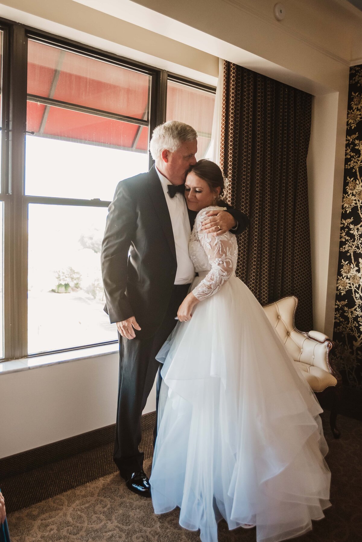 father-of-the-bride-first-look