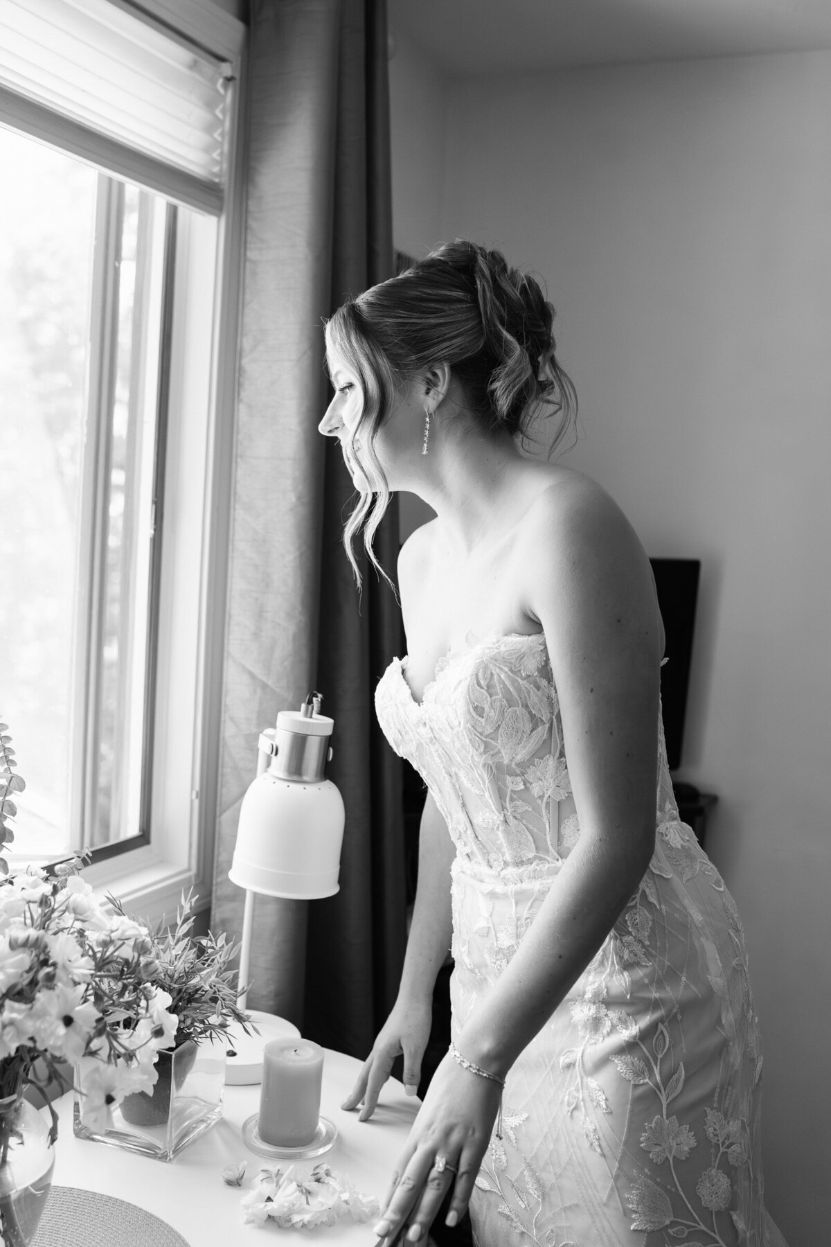 Popponesset Inn wedding photography with seaside light, elegant coastal details, and natural storytelling