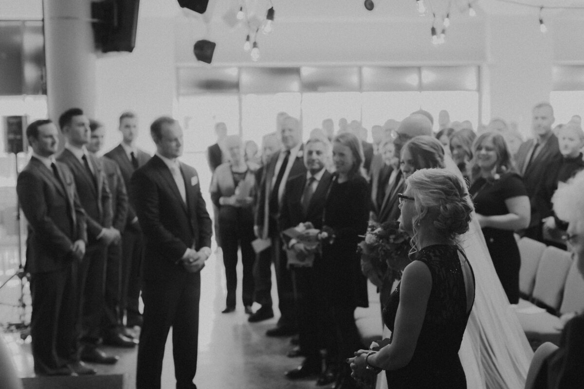 Kelsey-S-Photography-Minnesota-Wedding-Lifestyle-Photographer-Ceremony-090