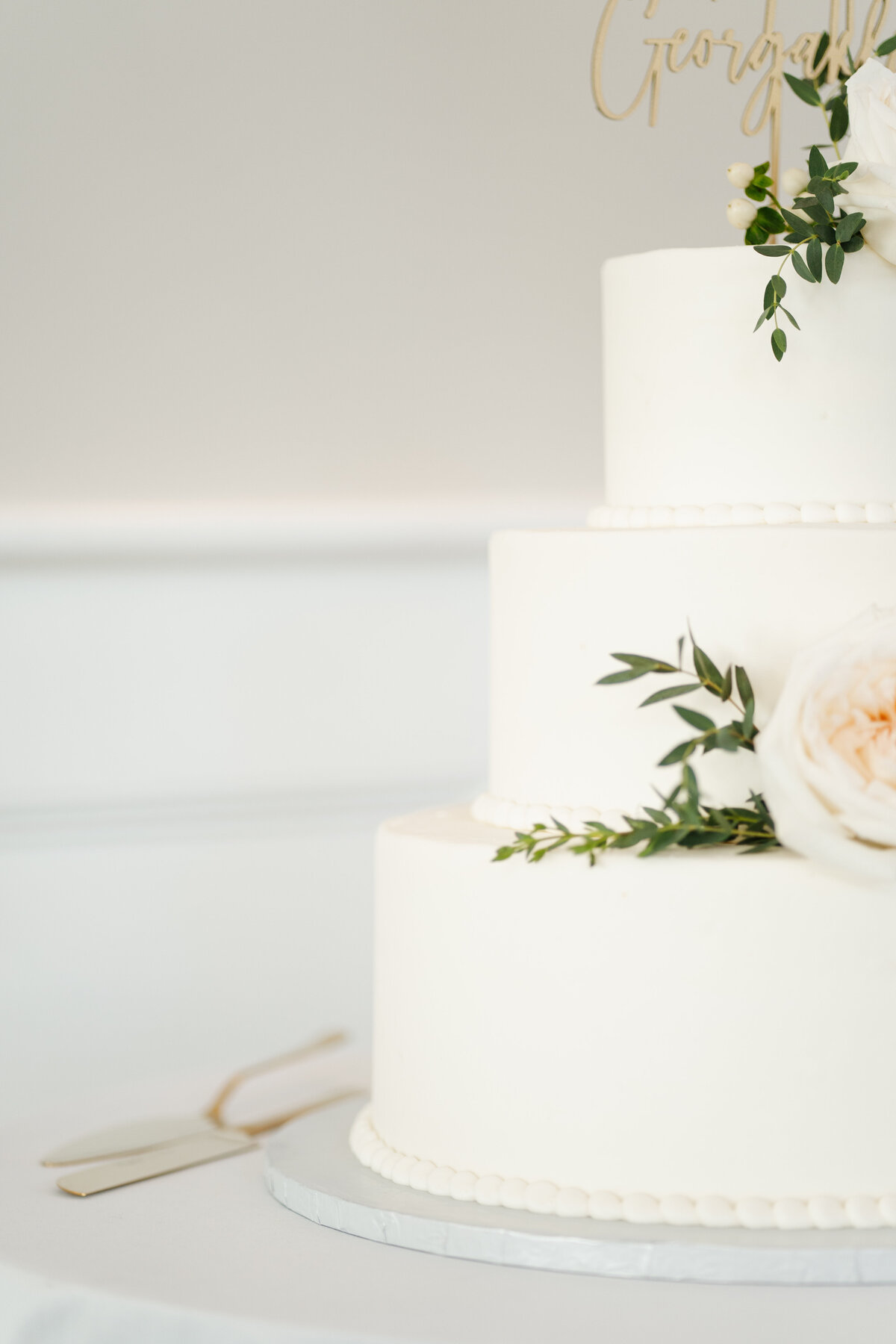 Elegant wedding decor and florals at Waverly Oaks venue