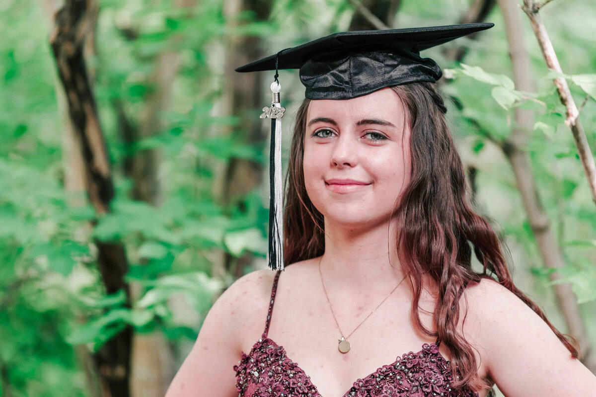 Close up of the grad cap and the year she graduated. 