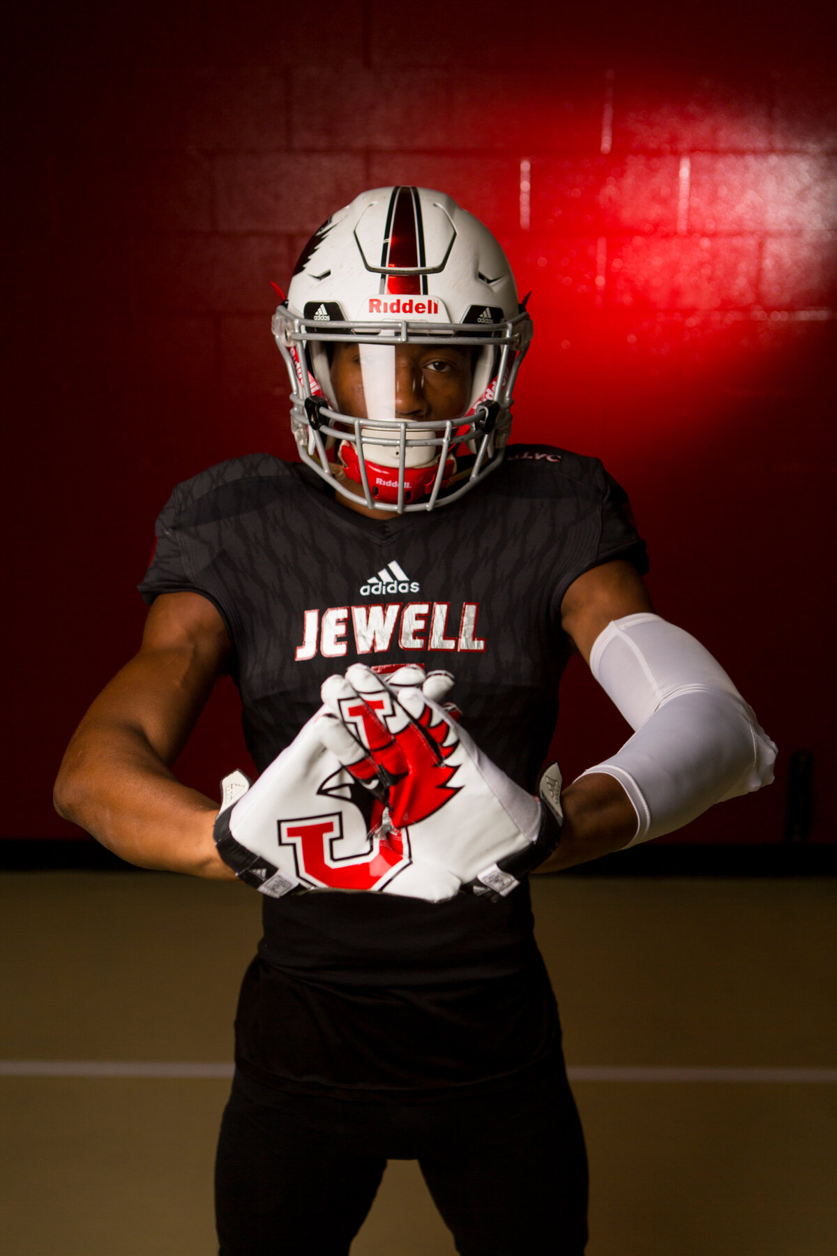 kansas-city-sports-photography-0310-football-player-in-uniform
