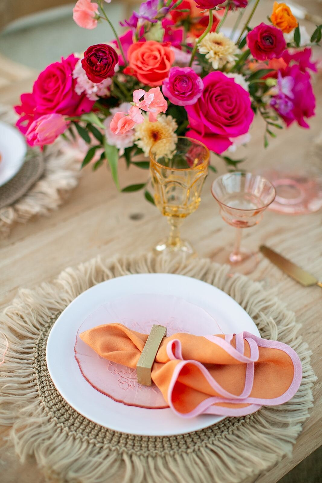 orange-and-pink-vintage-tablescape