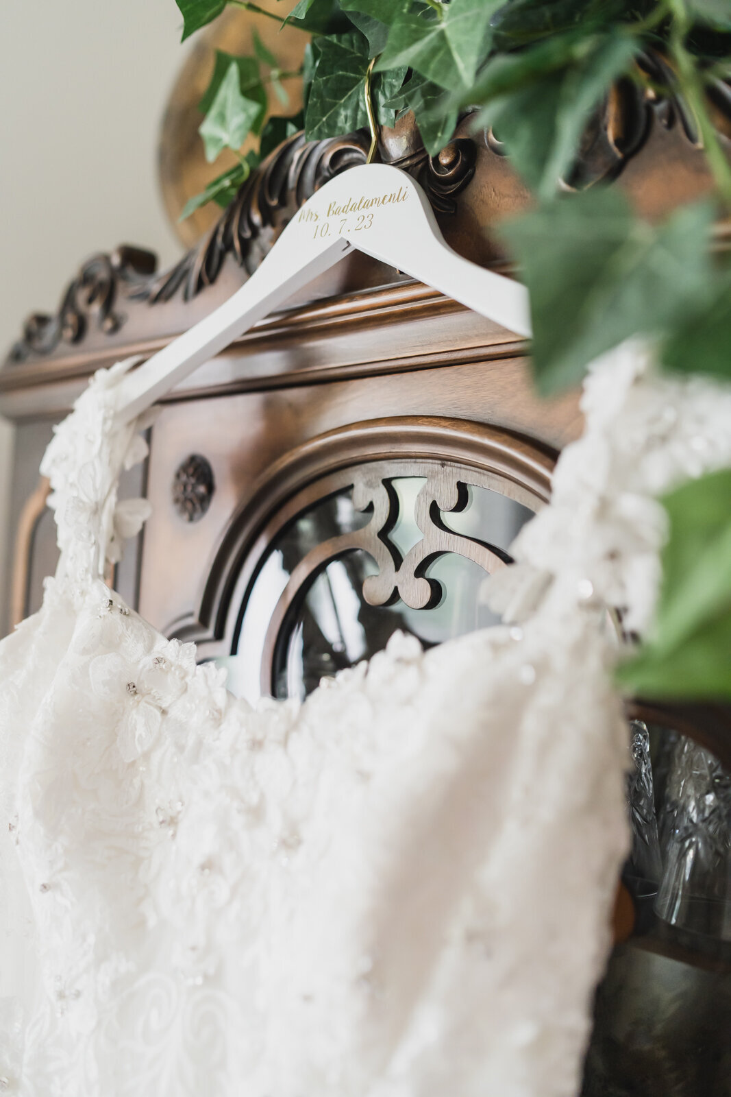 Classic Detroit Wedding at Saint Peter and Paul Church with Elegant Andiamo Reception7