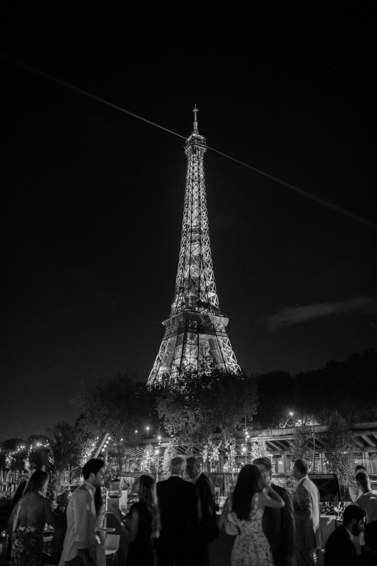 b&w vertical view eiffel tower