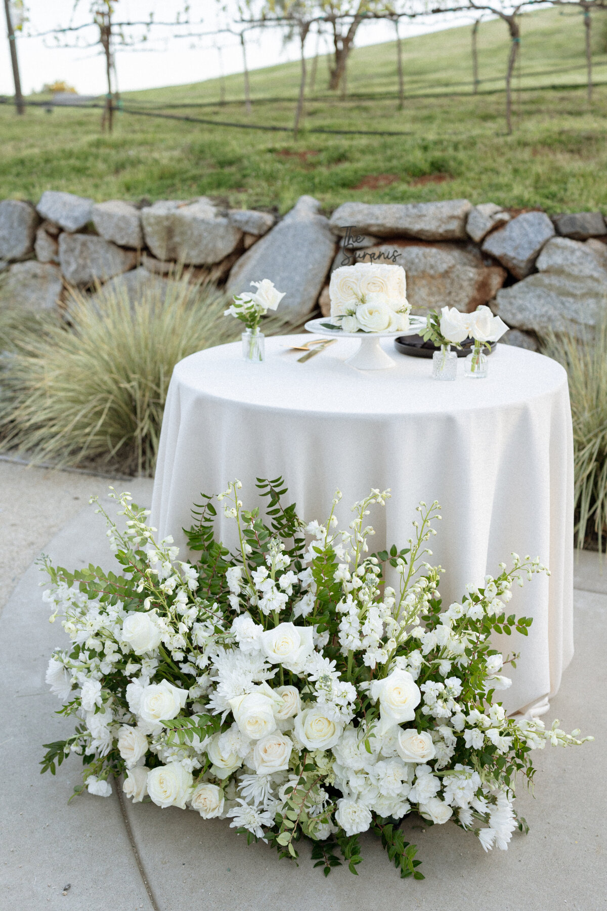 full-floral-cake-table